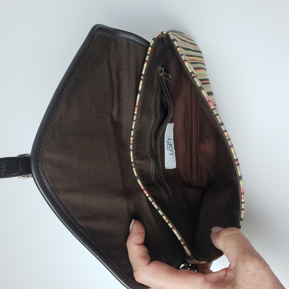 Ann Taylor Loft striped wristlet. - Picture 5 of 7